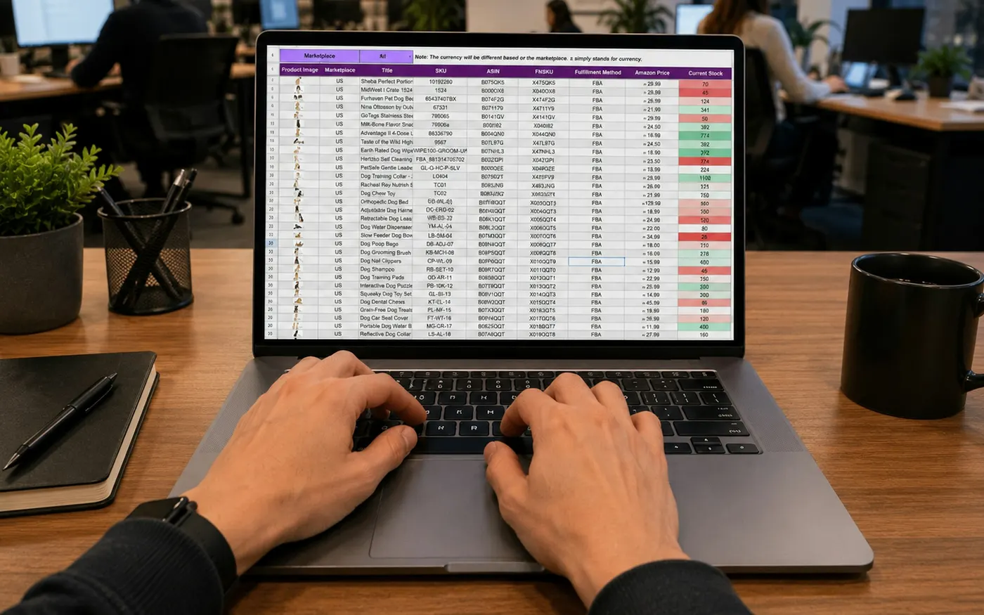 Responsable administrative ouvrant le relevé Excel d'un transporteur avant de l'importer