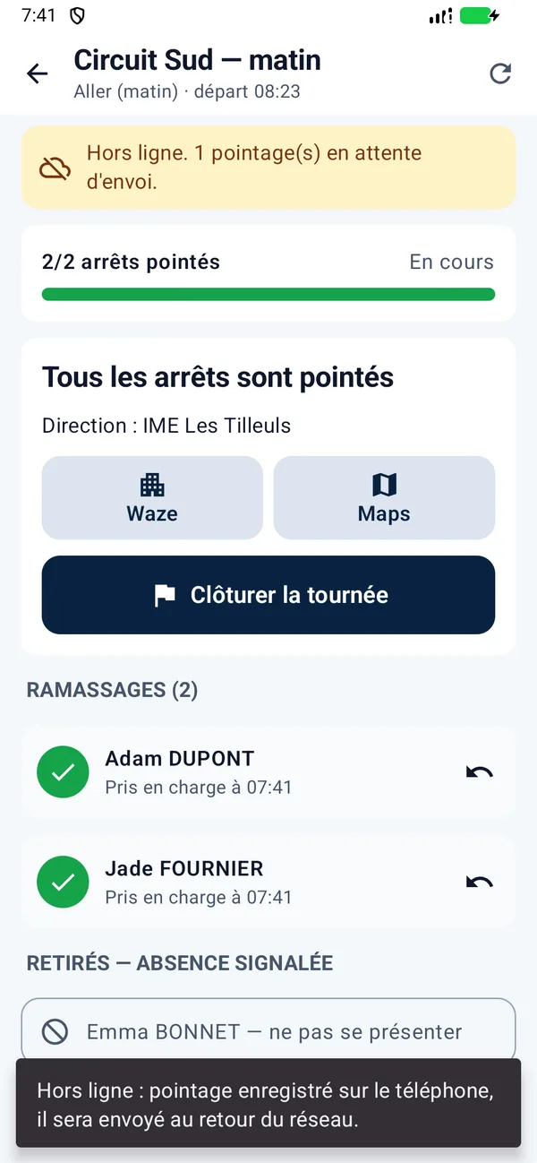 Application Android hors ligne : le bandeau signale un pointage en attente d'envoi, les arrêts restent pointés et l'arrêt retiré pour absence est indiqué (données de démonstration)