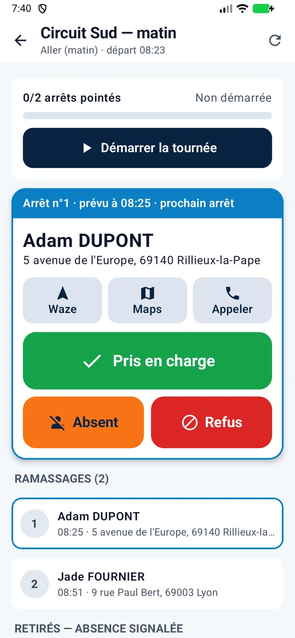 Application Android : prochain arrêt avec nom de l'usager, adresse, boutons Waze, Maps, Appeler et gros boutons Pris en charge, Absent, Refus